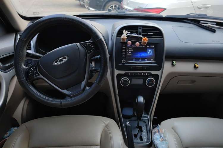 Used Chery Tiggo 3 2014 1.6L CVT ZhiShang Edition Center Console