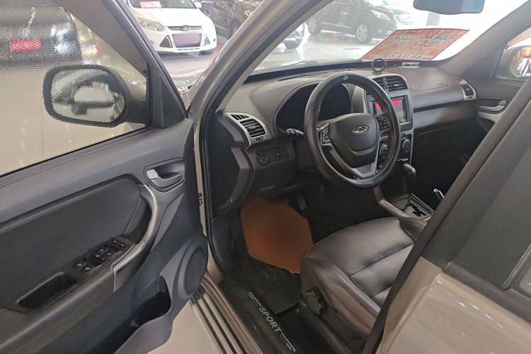 Used Chery Tiggo 3 2014 1.6L CVT ZhiShang Edition Interior 2