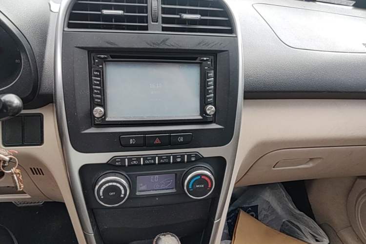 Used Chery Tiggo 3 2014 1.6L CVT ZhiShang Edition Audio And AC Panel