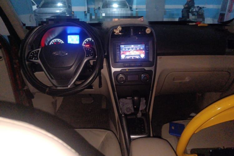 Used Chery Tiggo 3 2014 1.6L CVT ZhiShang Edition Center Console