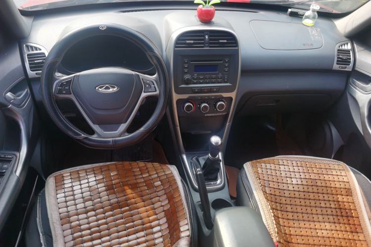 Used Chery Tiggo 3 2014 Magic Edition 1.6L Manual Fashion Version Center Console