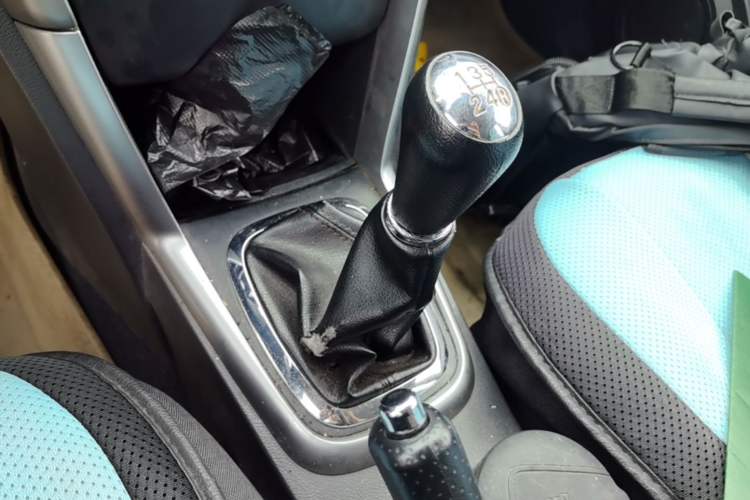 Used Chery Tiggo 3 2014 1.6L Manual Zhishang Edition Gear Lever