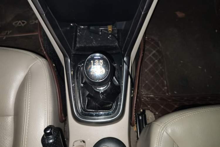 Used Chery Tiggo 3 2014 1.6L Manual Fashion Edition Gear Lever