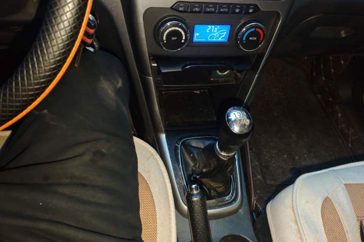Used Chery Tiggo 3 2014 1.6L Manual Zhishang Edition Gear Lever