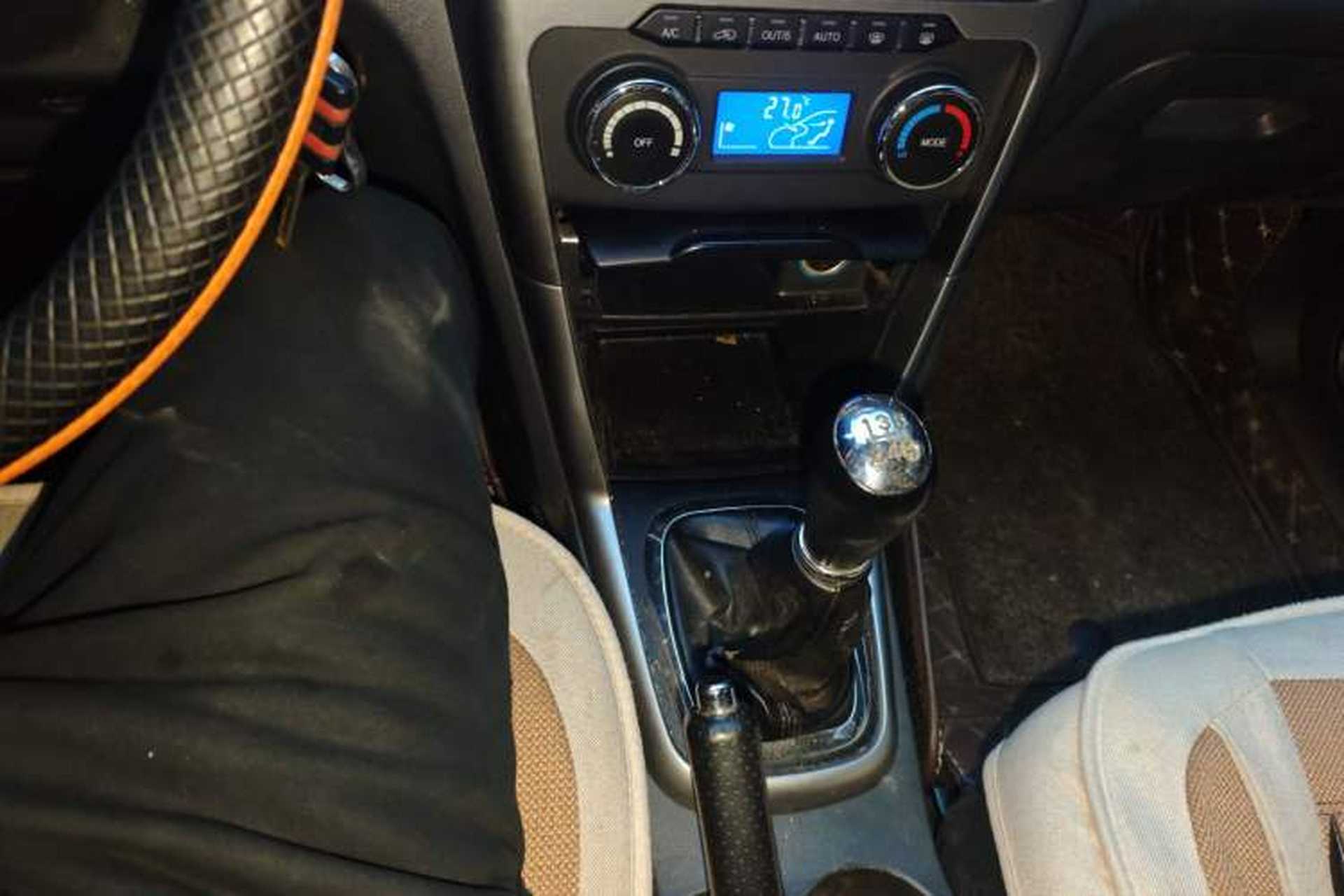 Used Chery Tiggo 3 2014 1.6L Manual Zhishang Edition Gear Lever