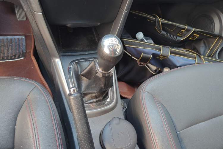 Used Chery Tiggo 3 2014 1.6L Manual Zhishang Edition Gear Lever