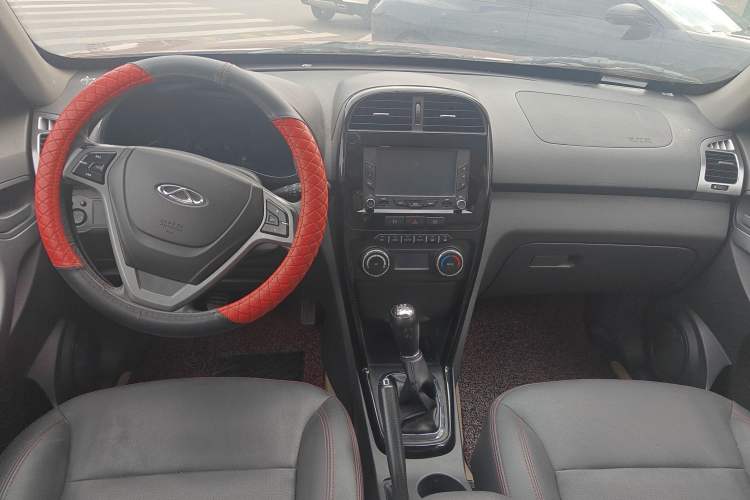 Used Chery Tiggo 3 2014 1.6L Manual Luxury Edition Interior 1