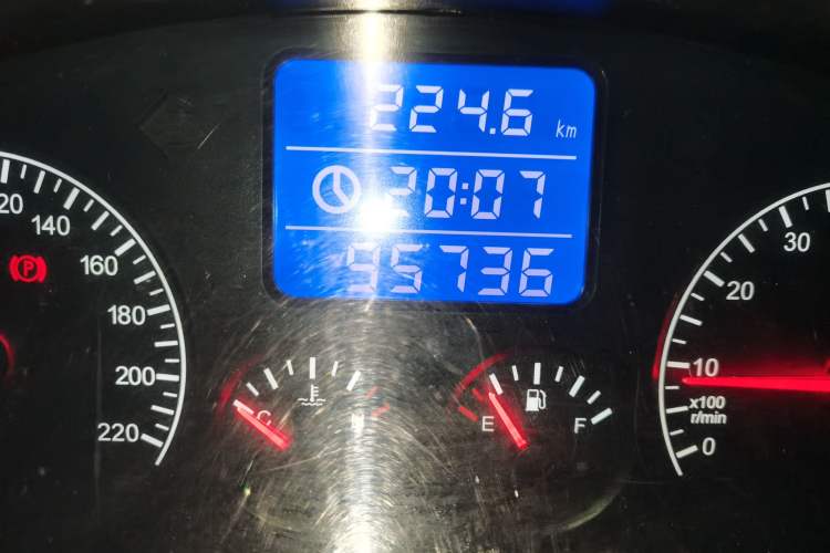 Used Chery Tiggo 3 2014 1.6L Manual Fashion Edition Odometer Close Up
