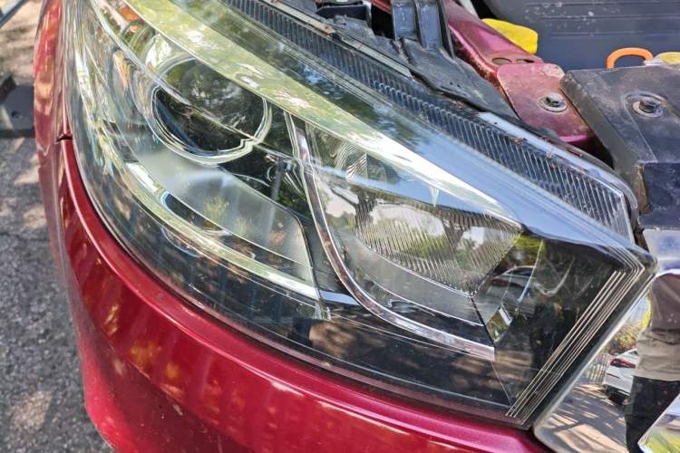 Used Chery Tiggo 3 2014 1.6L CVT ZhiShang Edition Right Front Headlight