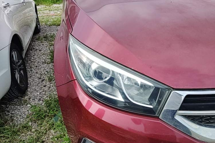 Used Chery Tiggo 3 2014 1.6L CVT ZhiShang Edition Right Front Headlight