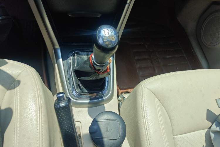 Used Chery Tiggo 3 2014 1.6L Manual Zhishang Edition Gear Lever
