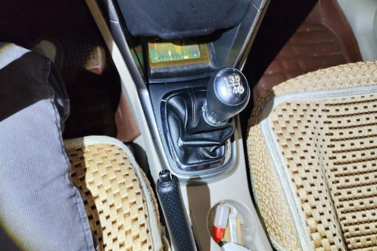 Used Chery Tiggo 3 2014 1.6L Manual Fashion Edition Gear Lever