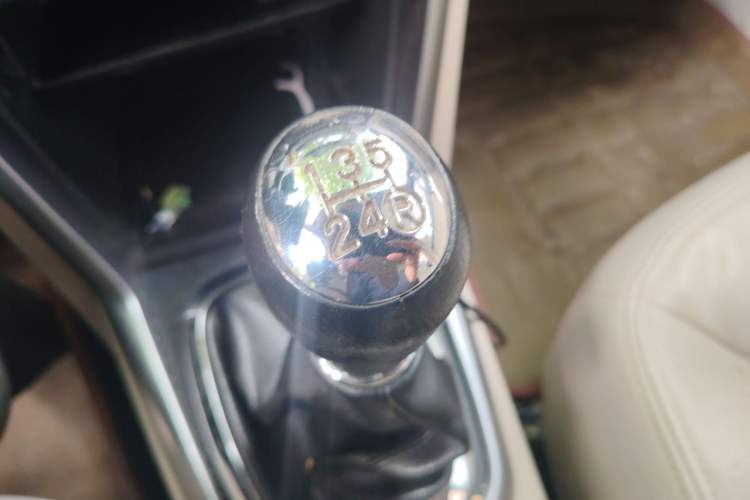 Used Chery Tiggo 3 2014 1.6L Manual Zhishang Edition Gear Lever