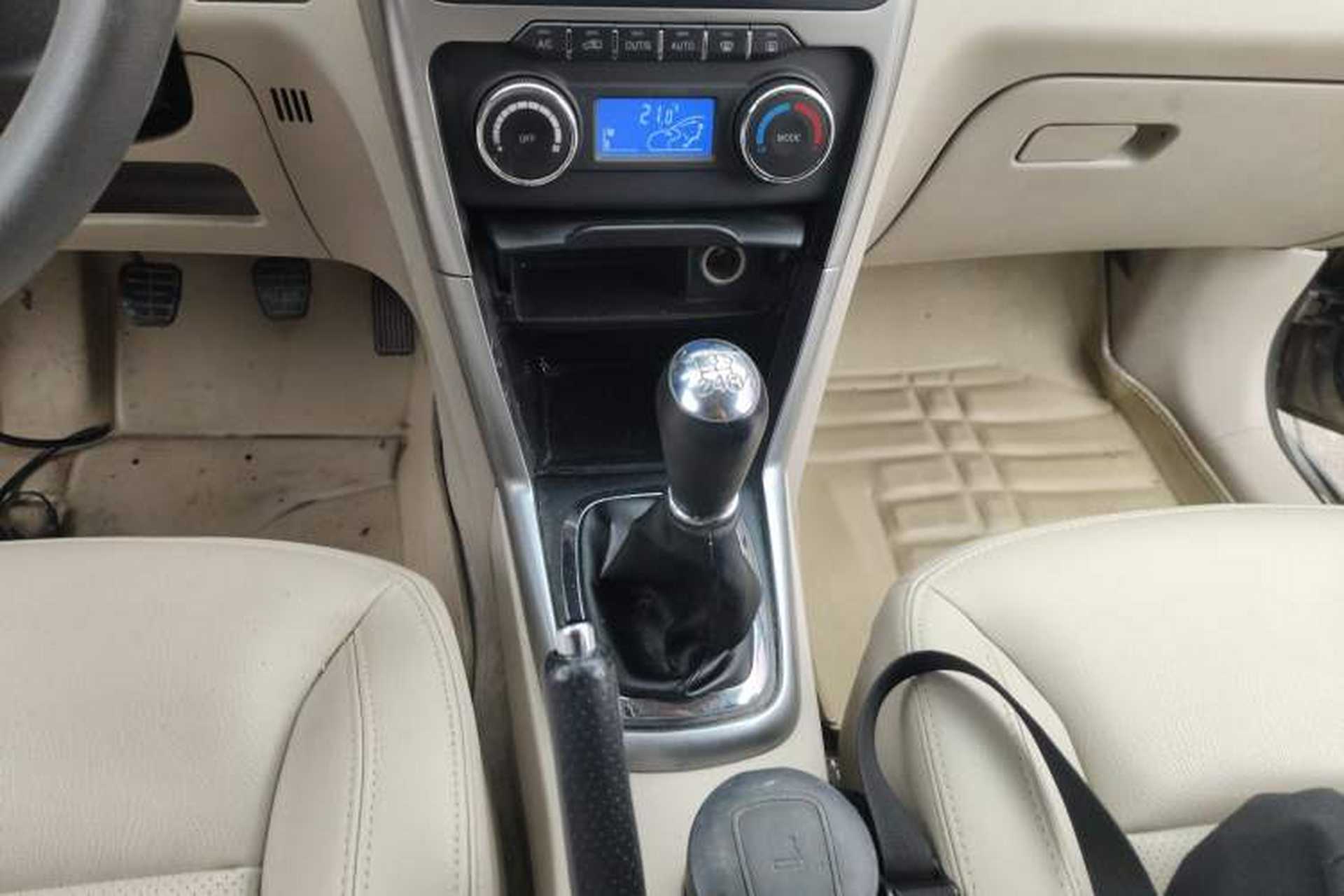 Used Chery Tiggo 3 2014 1.6L Manual Zhishang Edition Gear Lever