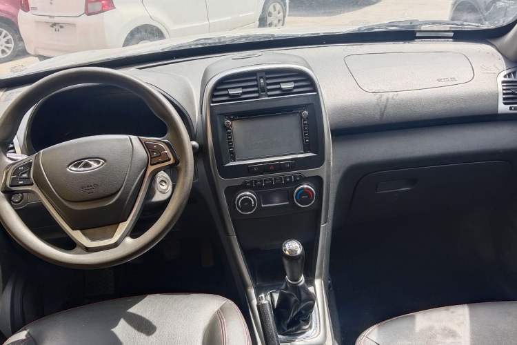 Used Chery Tiggo 3 2014 1.6L Manual Zhishang Edition Interior 1