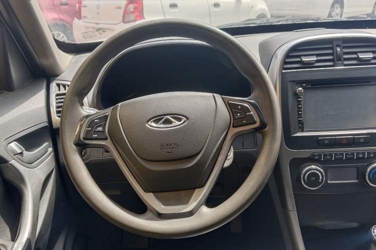 Used Chery Tiggo 3 2014 1.6L Manual Zhishang Edition Interior 2