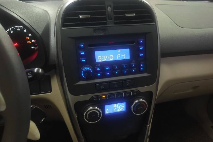 Used Chery Tiggo 3 2014 1.6L Manual Zhishang Edition Interior 2