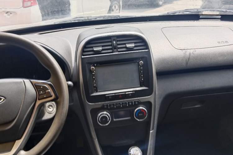Used Chery Tiggo 3 2014 1.6L Manual Zhishang Edition Interior 3
