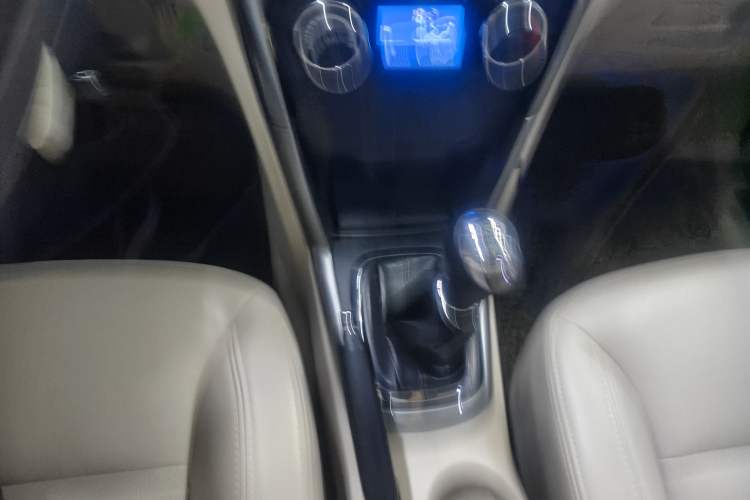 Used Chery Tiggo 3 2014 1.6L Manual Zhishang Edition Interior 3