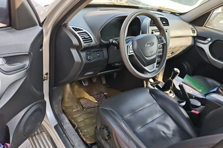 Used Chery Tiggo 3 2014 1.6L Manual Zhishang Edition Interior 3