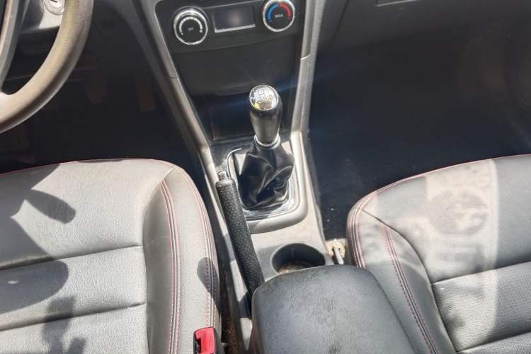 Used Chery Tiggo 3 2014 1.6L Manual Zhishang Edition Interior 4