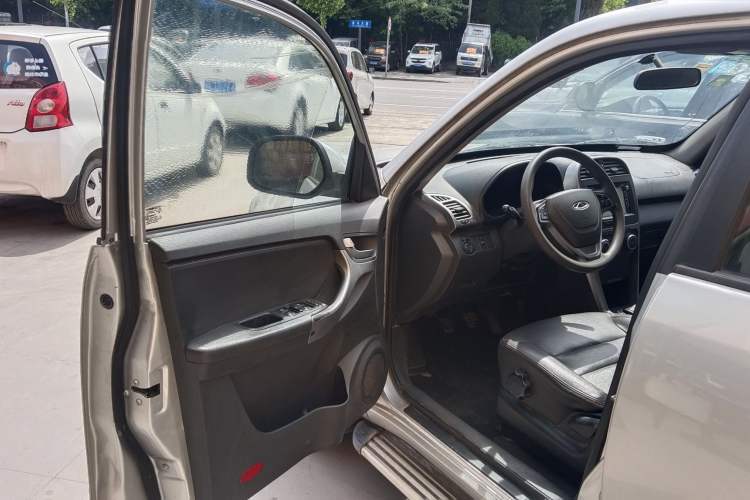 Used Chery Tiggo 3 2014 1.6L Manual Zhishang Edition Interior 6