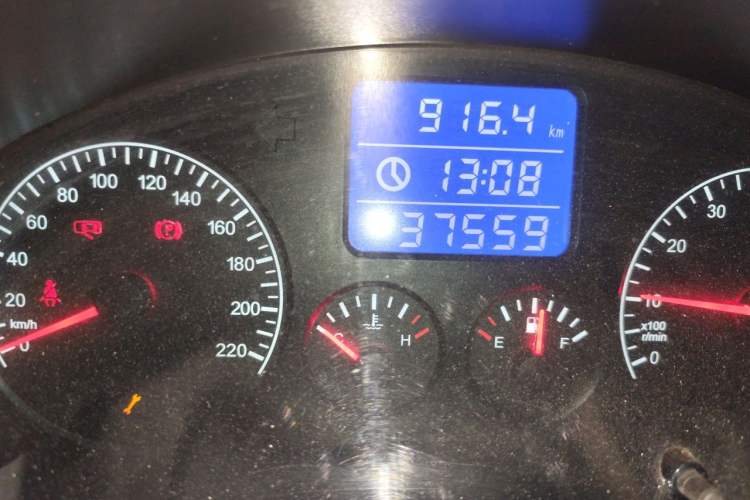 Used Chery Tiggo 3 2014 1.6L Manual Fashion Edition Odometer Close Up