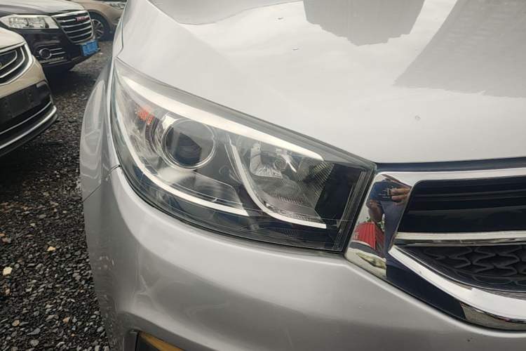 Used Chery Tiggo 3 2014 1.6L CVT ZhiShang Edition Right Front Headlight