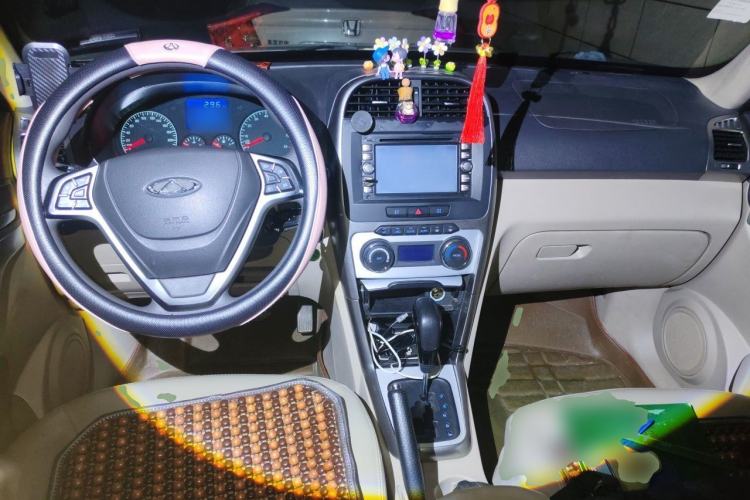 Used Chery Tiggo 3 2014 1.6L CVT ZhiShang Edition Center Console