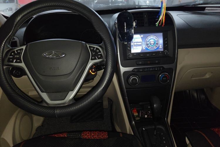 Used Chery Tiggo 3 2014 1.6L CVT Luxury Edition Center Console