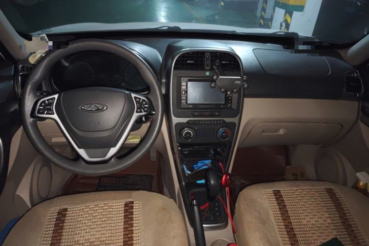 Used Chery Tiggo 3 2014 1.6L CVT ZhiShang Edition Center Console