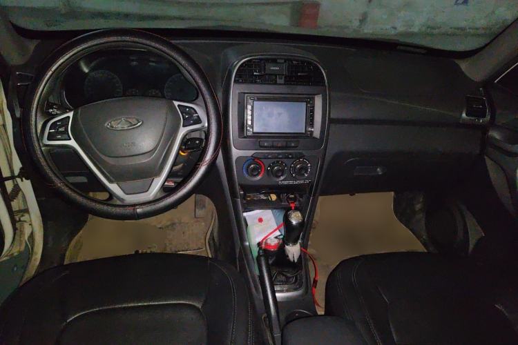 Used Chery Tiggo 3 2014 Magic Edition 1.6L Manual Fashion Version Center Console
