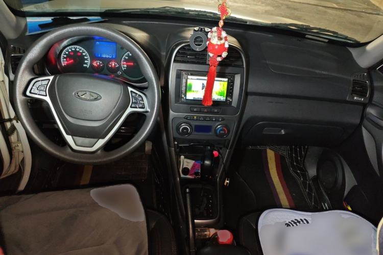 Used Chery Tiggo 3 2014 1.6L CVT ZhiShang Edition Center Console