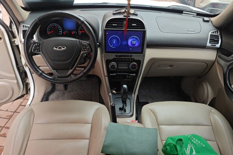 Used Chery Tiggo 3 2014 1.6L CVT Luxury Edition Center Console