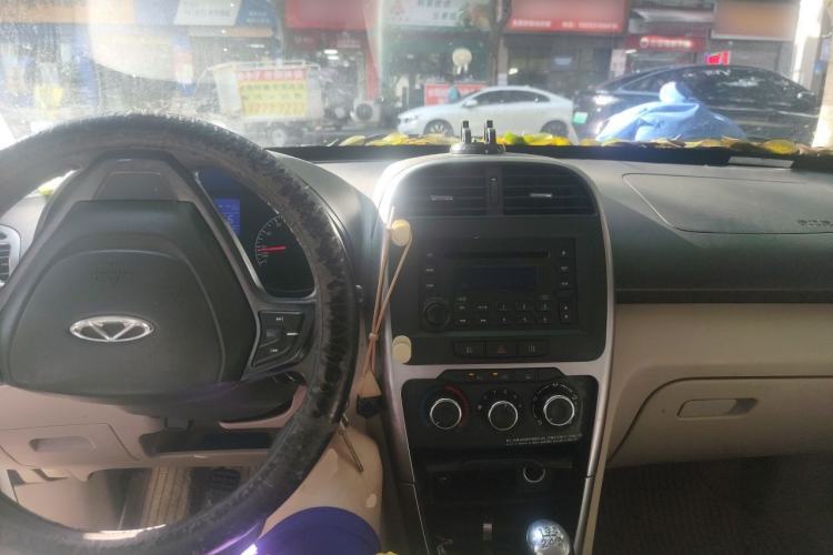 Used Chery Tiggo 3 2014 1.6L Manual Fashion Edition Center Console