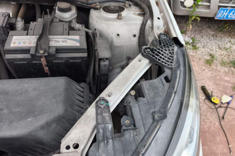 Used Chery Tiggo 3 2014 1.6L CVT ZhiShang Edition Engine Bay Left