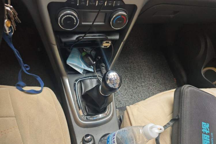 Used Chery Tiggo 3 2014 1.6L Manual Zhishang Edition Gear Lever