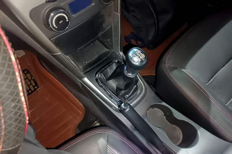 Used Chery Tiggo 3 2014 1.6L Manual Zhishang Edition Gear Lever