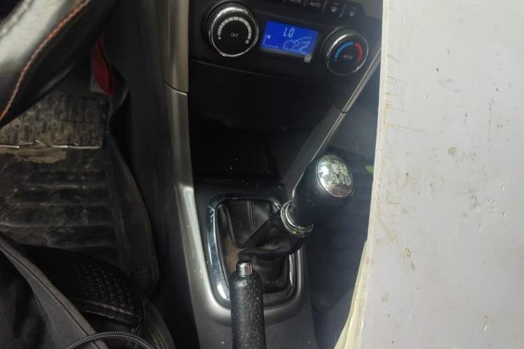 Used Chery Tiggo 3 2014 1.6L Manual Zhishang Edition Gear Lever