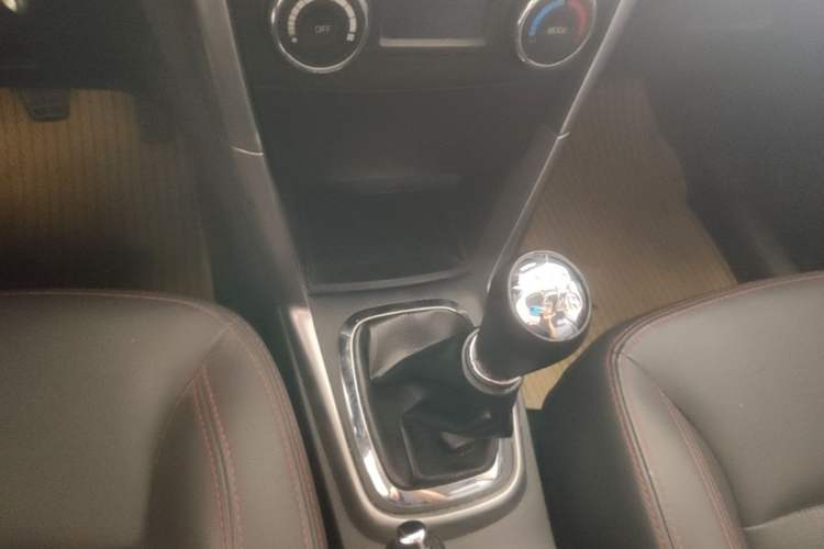 Used Chery Tiggo 3 2014 1.6L Manual Zhishang Edition Gear Lever