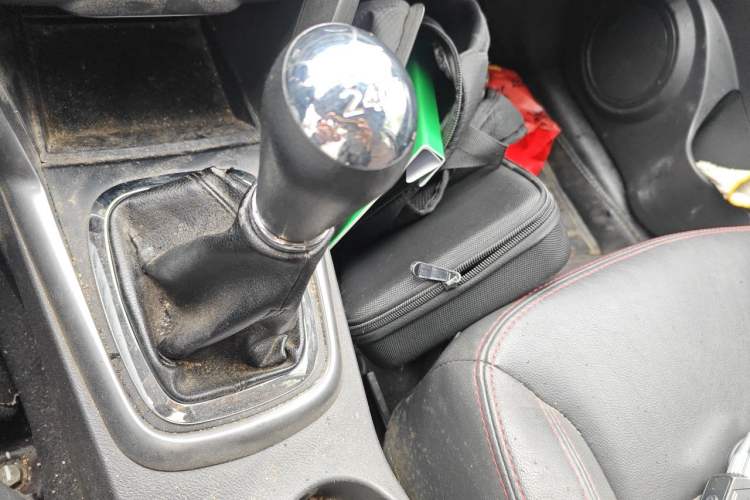 Used Chery Tiggo 3 2014 1.6L Manual Zhishang Edition Gear Lever
