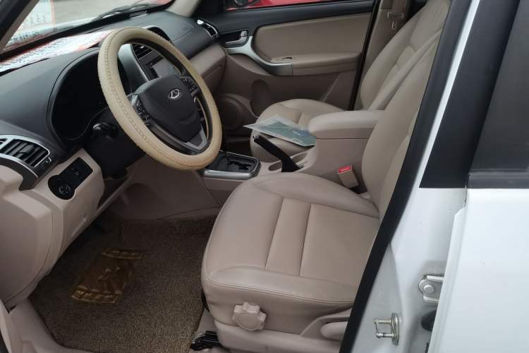 Used Chery Tiggo 3 2014 1.6L CVT ZhiShang Edition Interior 2