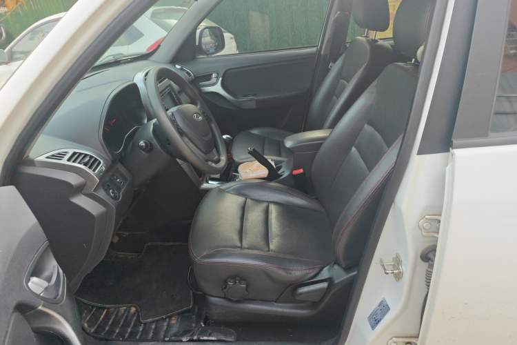 Used Chery Tiggo 3 2014 1.6L Manual Zhishang Edition Interior 2