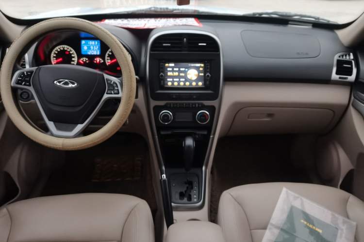 Used Chery Tiggo 3 2014 1.6L CVT ZhiShang Edition Interior 3