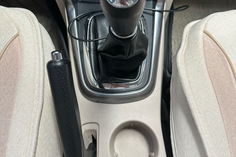 Used Chery Tiggo 3 2014 1.6L Manual Fashion Edition Interior 4