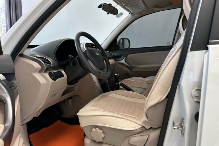 Used Chery Tiggo 3 2014 1.6L Manual Fashion Edition Interior 5