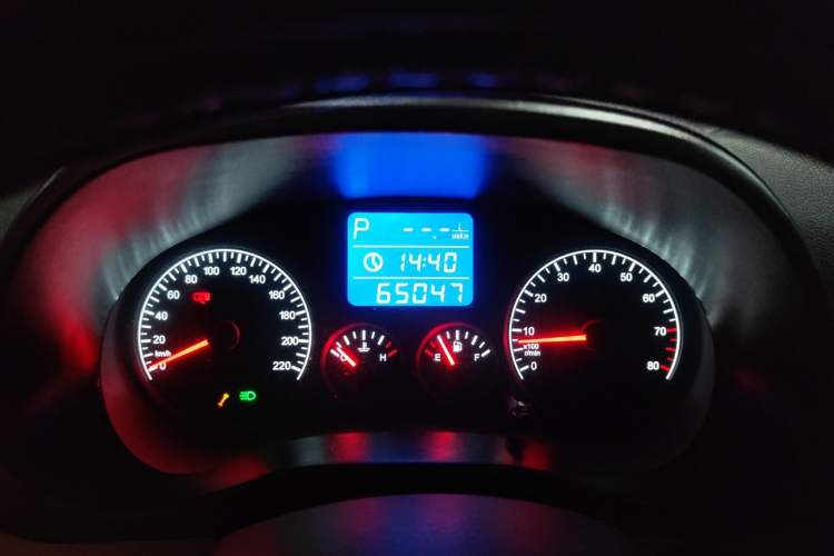 Used Chery Tiggo 3 2014 1.6L CVT Luxury Edition Odometer Close Up