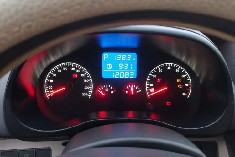 Used Chery Tiggo 3 2014 1.6L CVT ZhiShang Edition Odometer Close Up
