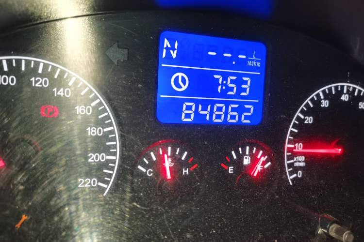 Used Chery Tiggo 3 2014 1.6L CVT ZhiShang Edition Odometer Close Up