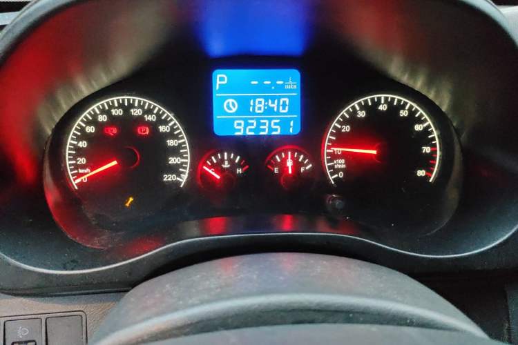 Used Chery Tiggo 3 2014 1.6L CVT ZhiShang Edition Odometer Close Up